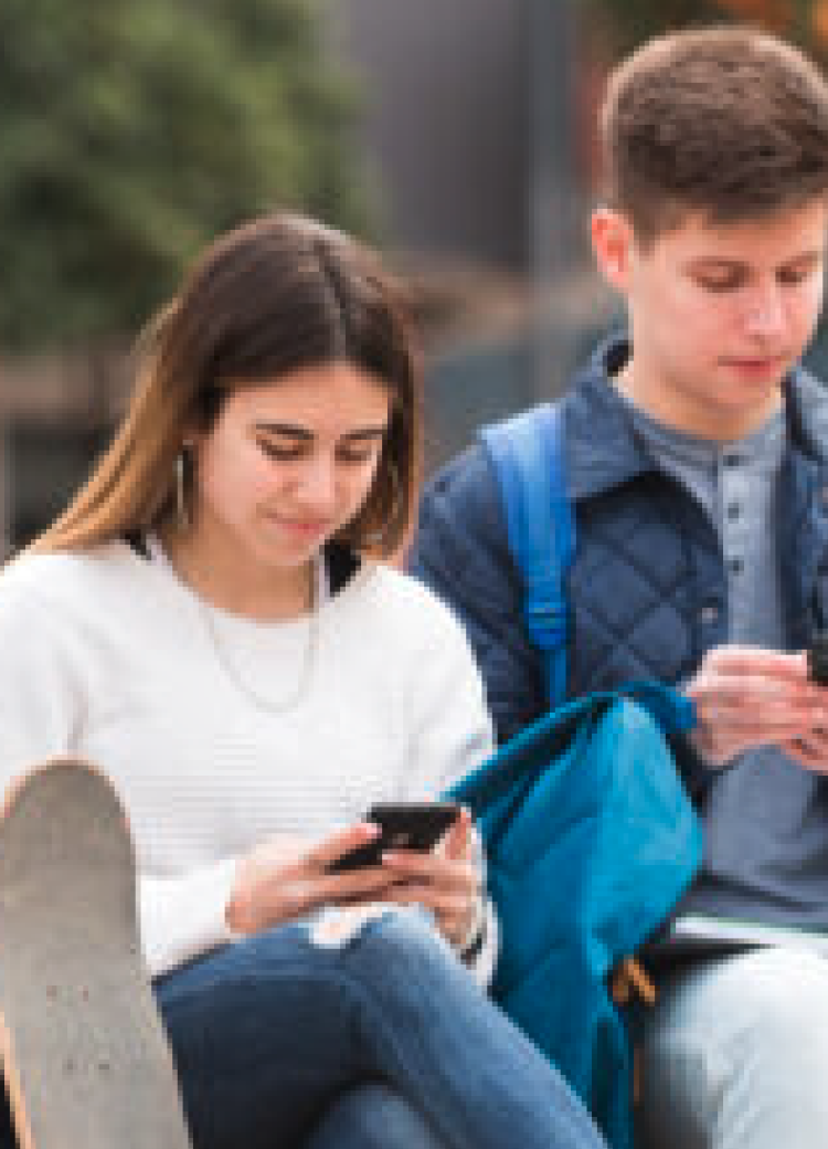 Relatório sobre literacia digital de adolescentes 
